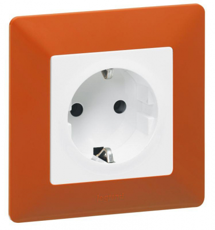 753420 Розетка 1-м СП Valena Life 16А IP20 250В 2P+E защ. шторки безвинтов. клеммы с лицев. панелью механизм бел. Leg 