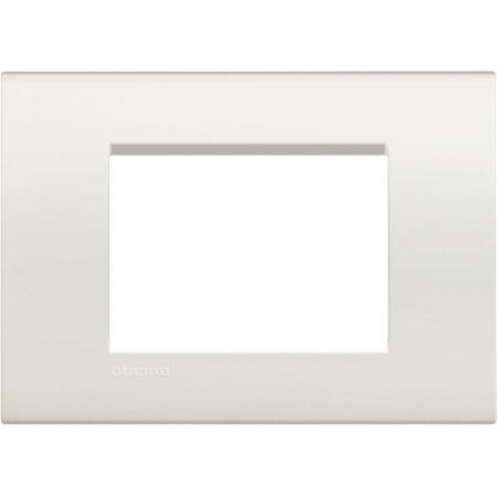 LNA4803BI Рамка 3мод. LivingLight прямоугол. бел. Leg BTC 