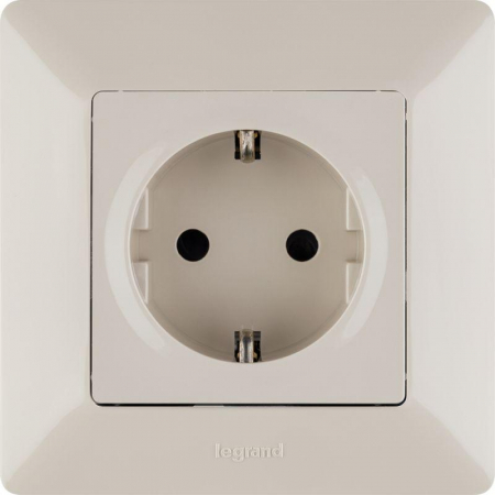 753520 Розетка 1-м СП Valena Life 16А IP20 250В 2P+E защ. шторки безвинтов. клеммы с лицев. панелью механизм сл. кость Leg 