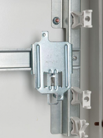 SVA10D-S35-3 Скоба RCs1 на DIN-рейку для ВА 88-32 KARAT IEK 