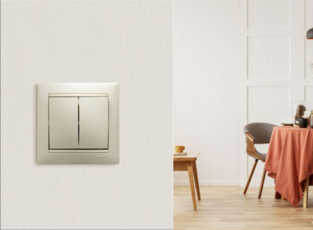 774305 Выключатель 2-кл. СП Valena 10А IP31 250В механизм сл. кость IEK 