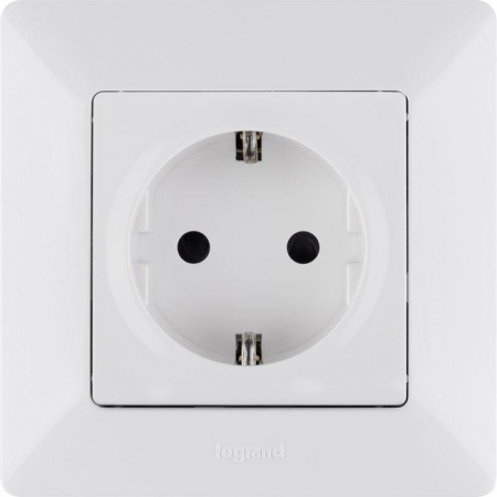 753420 Розетка 1-м СП Valena Life 16А IP20 250В 2P+E защ. шторки безвинтов. клеммы с лицев. панелью механизм бел. Leg 