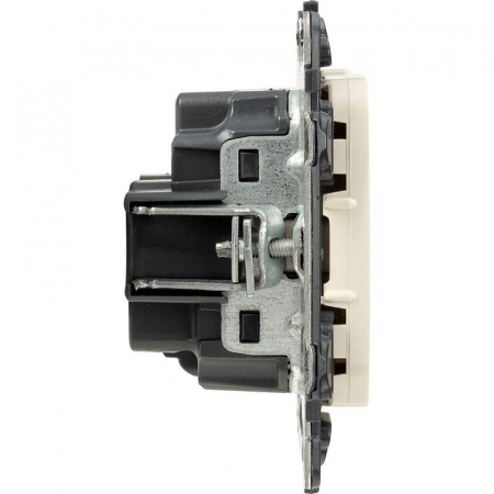 753820 Розетка 1-м СП Valena Allure 16А IP20 250В 2P+E защ. шторки безвинтов. клеммы с лицев. панелью механизм сл. кость Leg 